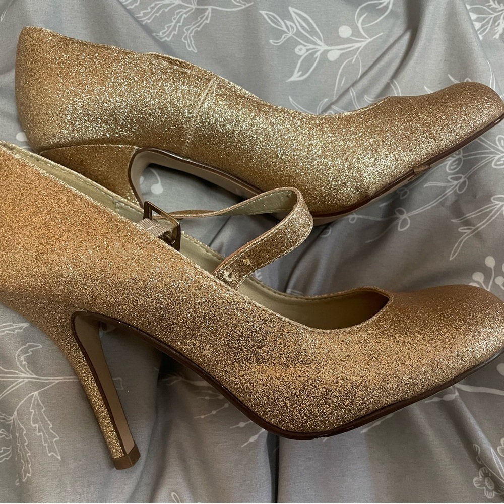 Worn once Gold glitter size 7 1/2 Soda brand heels.